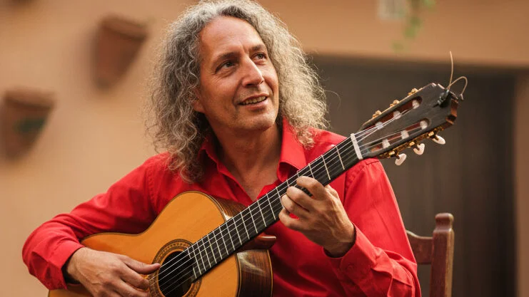 Rüdiger Zietz spielt Flamencogitarre.
