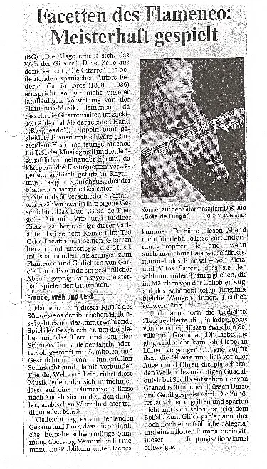 Zeitungsausschnitt „Facetten des Flamenco: Meisterhaft gespielt“ mit Foto des Gitarrenduos Gota de Fuego in Remscheid