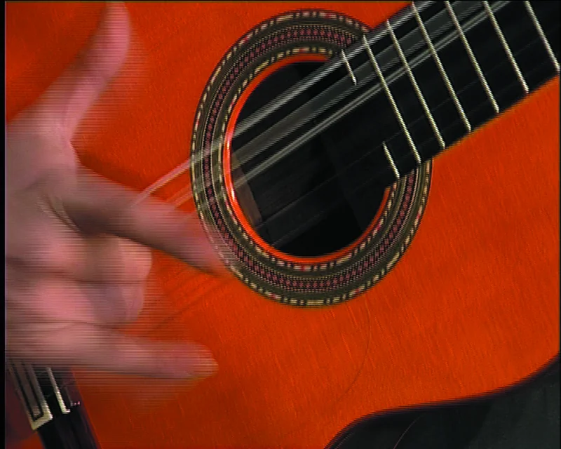 Flamencogitarre mit der spielenden rechten Hand